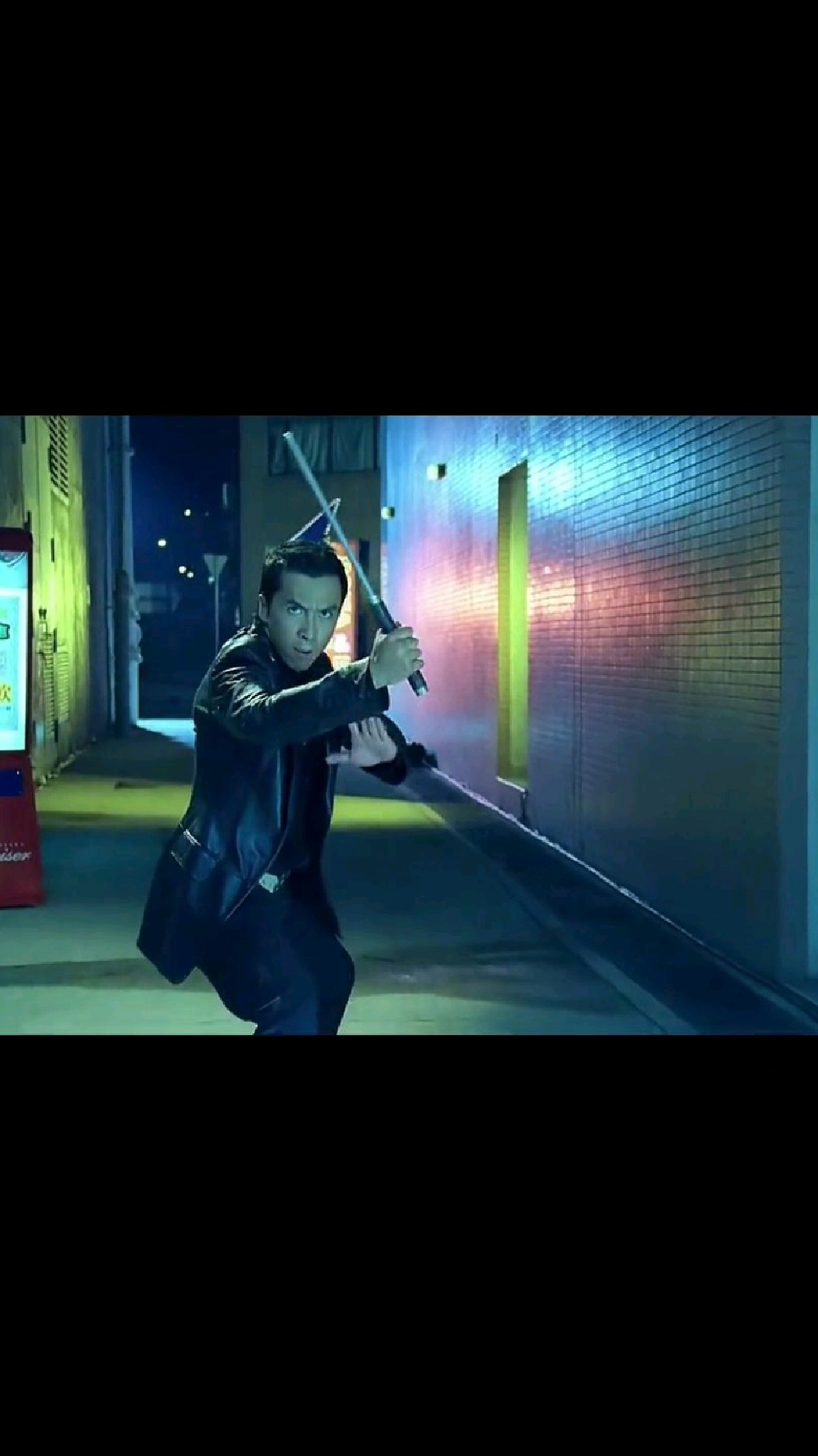 吳京甄子丹最經典打斗,短刀對甩棍