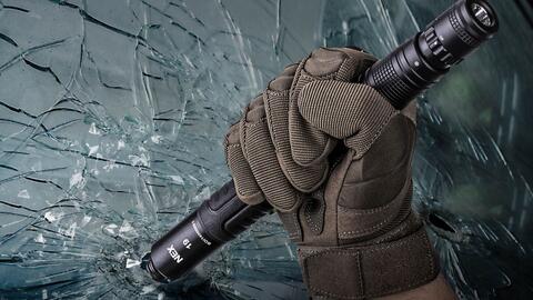 與大家聊一下甩棍的棍套,所謂快拔出棍你首先還是需要有根機械棍