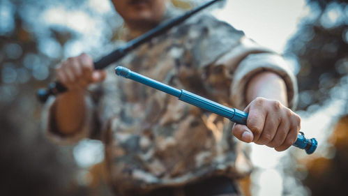 輕重皆宜,舉重若輕 淺談弘安保羅黑水阻力棍 弘安保羅燒藍全鋼版鋒芒陀螺甩棍