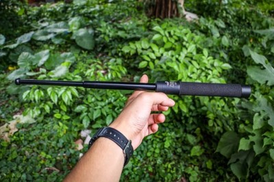 防衛打擊利器，以防不時之需 弘安保羅戰術輕羽甩棍測評